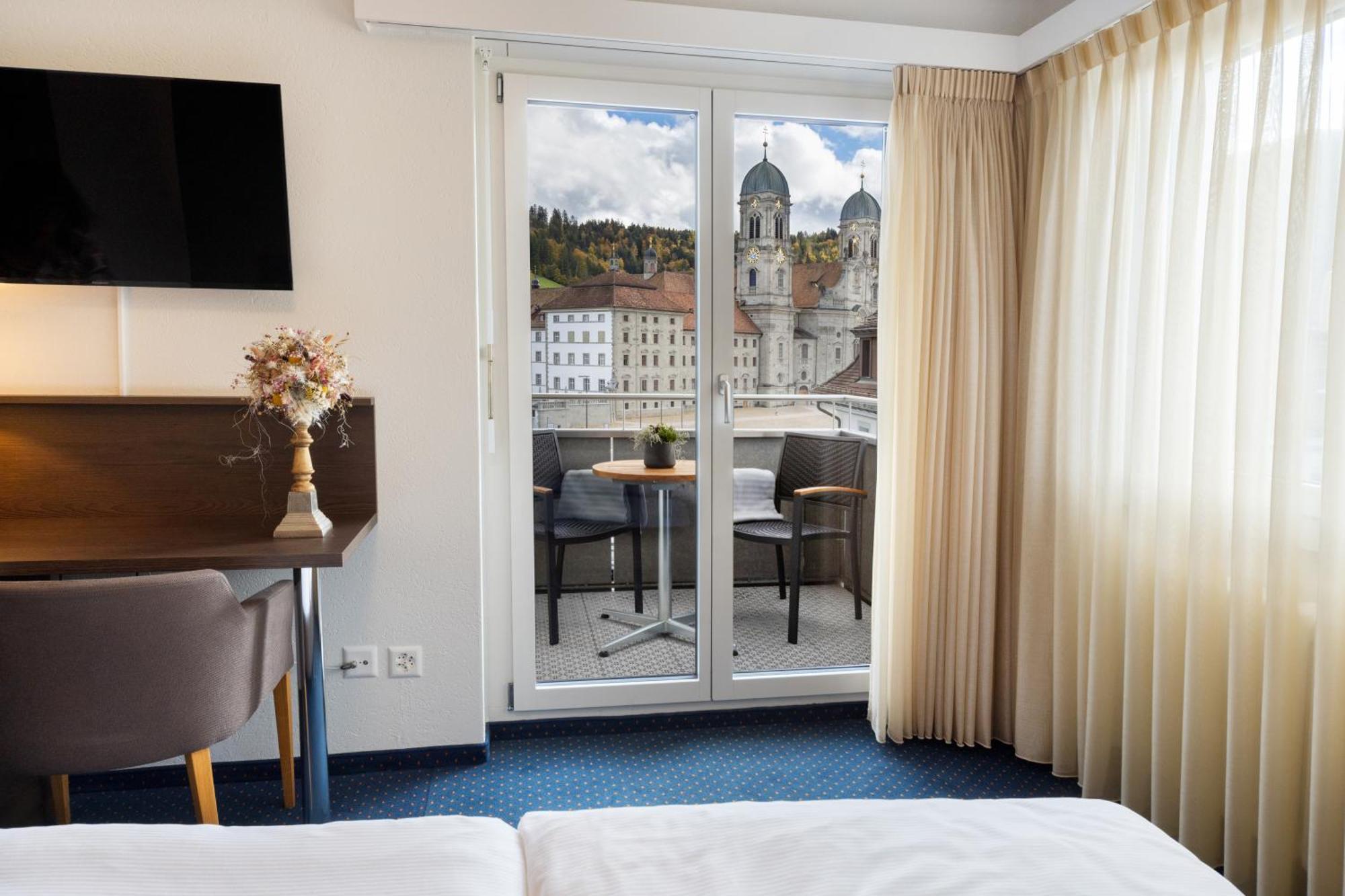 Hotel Drei Koenige Айнзидельн Экстерьер фото